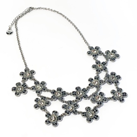 LIZ CLAIBORNE Statement piece Necklace Silver Rhinestones Three rows of flowers - Picture 3 of 3